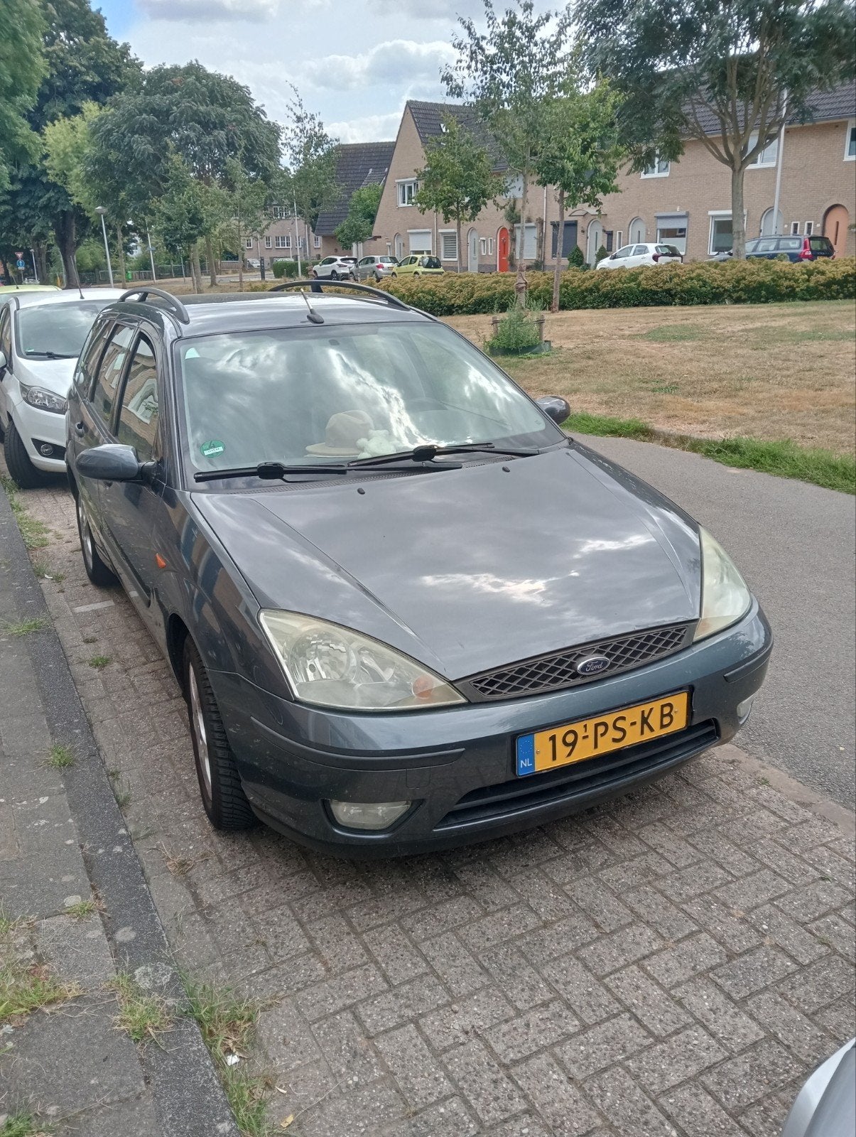 Ford Focus 1.6I 74KW 2004 Grijs, Auto's, Focus, 1596 cc, 15 km/l, 4 cilinders