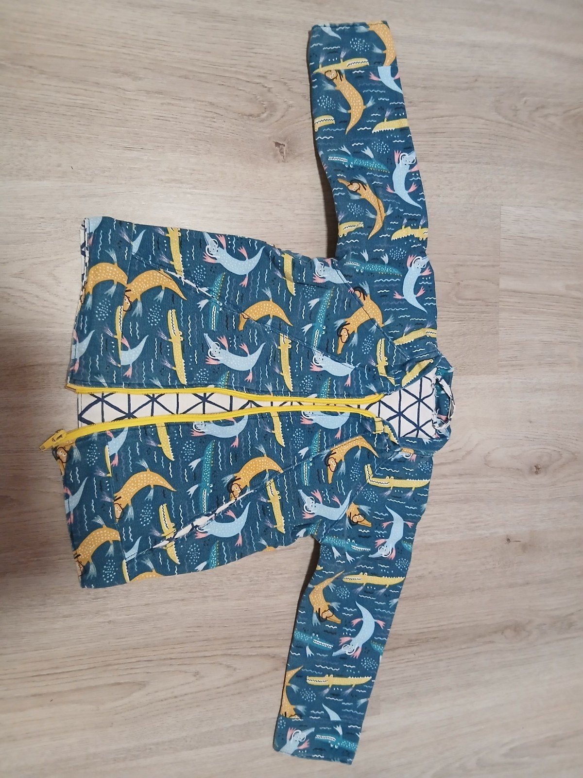 Leuke jas maat 86 met krokodillenprint en zakken, Gebruikt, Jongetje of Meisje, Jasje, Diverse merken