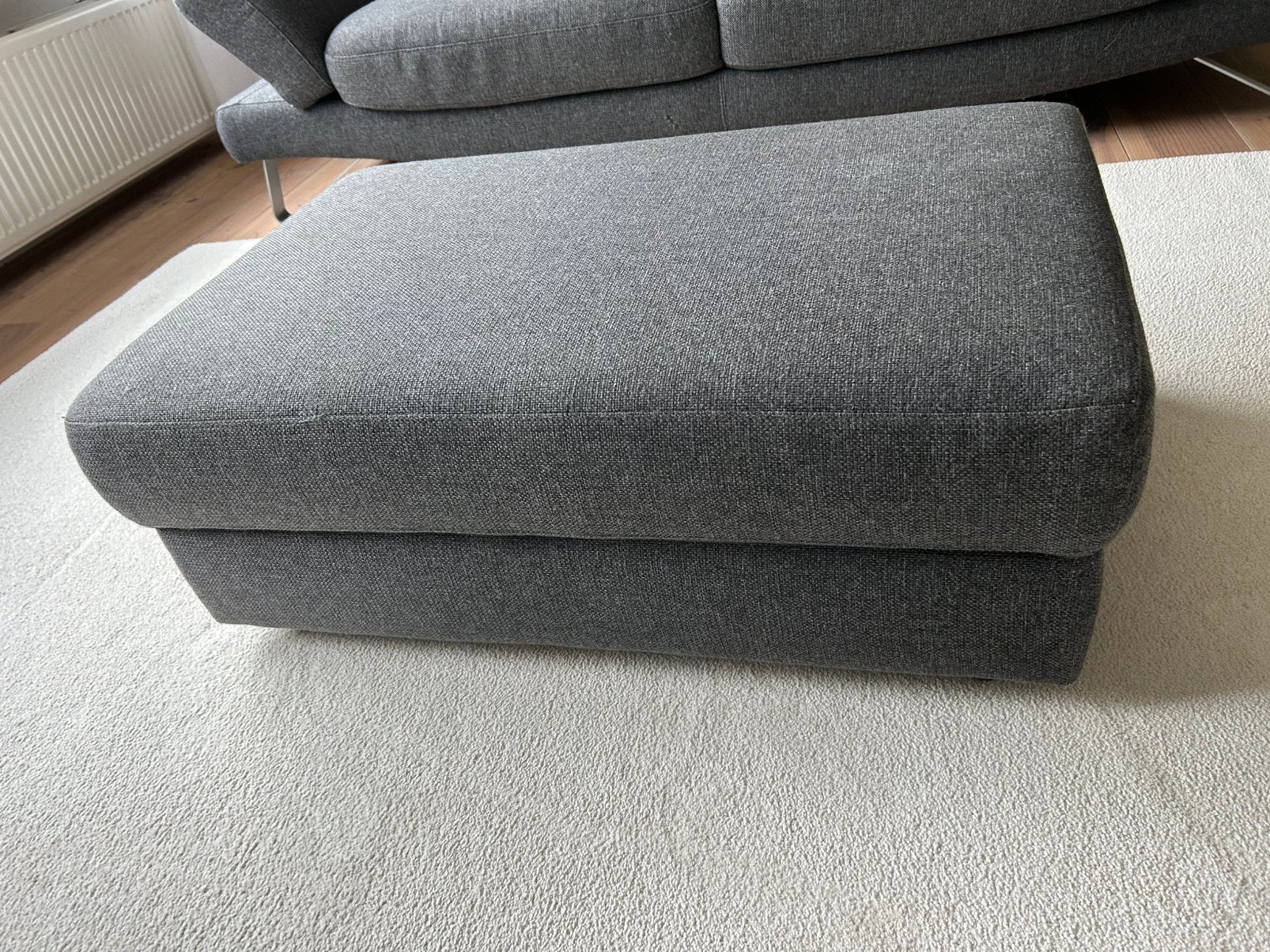 Hocker, stof, grijs, op wieltjes, als nieuw. 90x60x33cm, Ophalen, Zo goed als nieuw, Rechthoekig, Stof