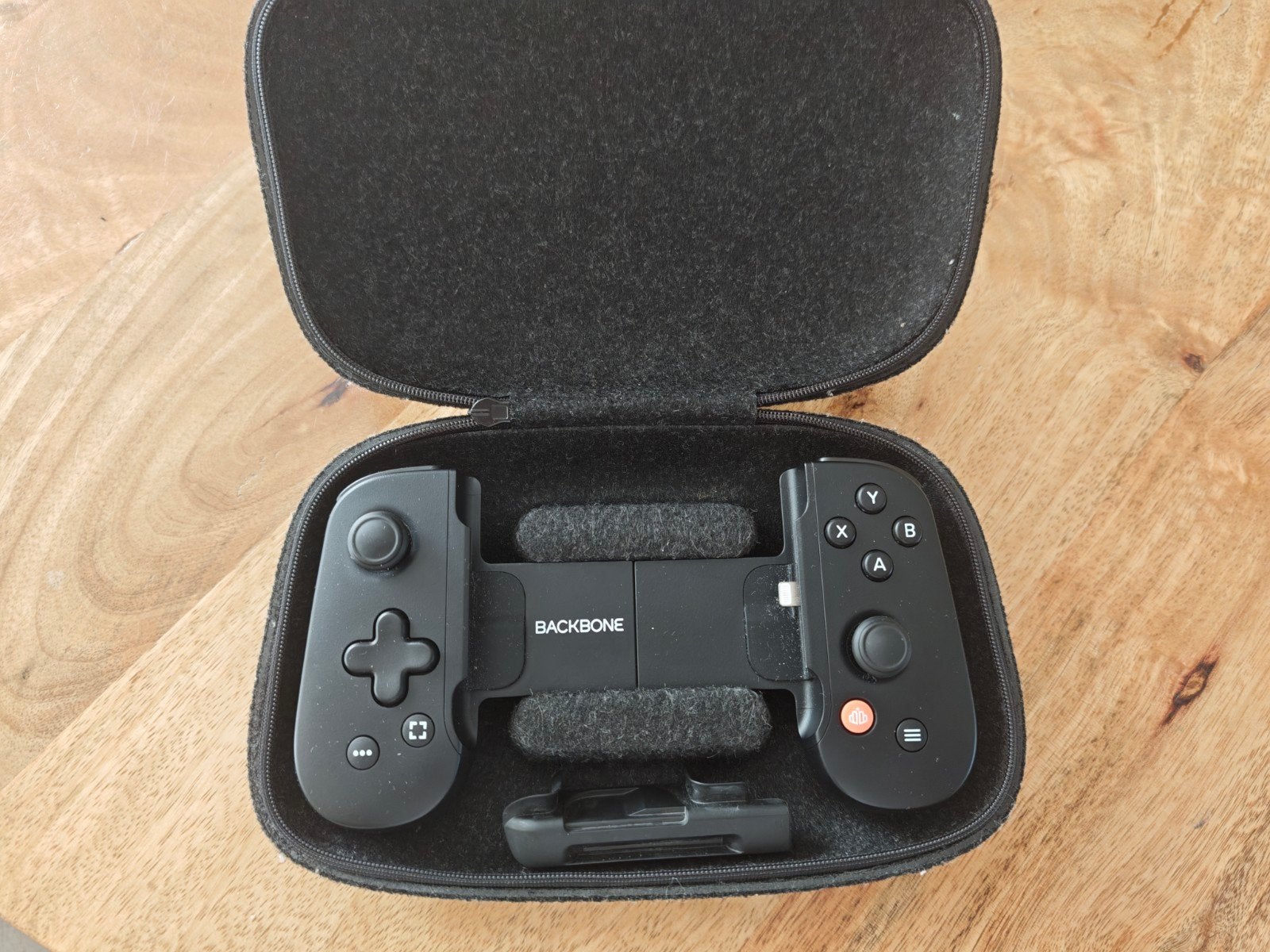 Backbone One game controller voor iPhone, Backbone, Ophalen of Verzenden, Zo goed als nieuw, Mobiel