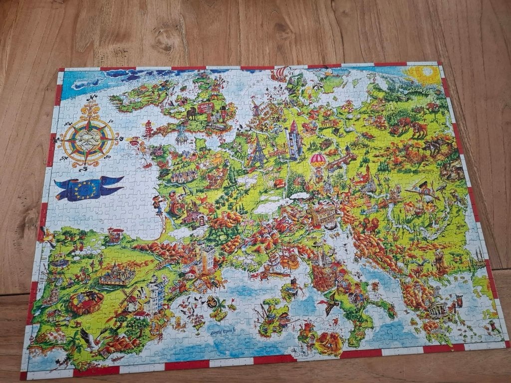 puzzel Crazy Europa 1000 stukjes Funny Comic King, Hobby en Vrije tijd, Ophalen of Verzenden, 500 t/m 1500 stukjes, Zo goed als nieuw