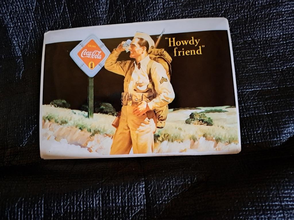 Repro Coca-Cola reclame bordje - "Howdy friend", Verzamelen, Militaria | Tweede Wereldoorlog, Ophalen of Verzenden