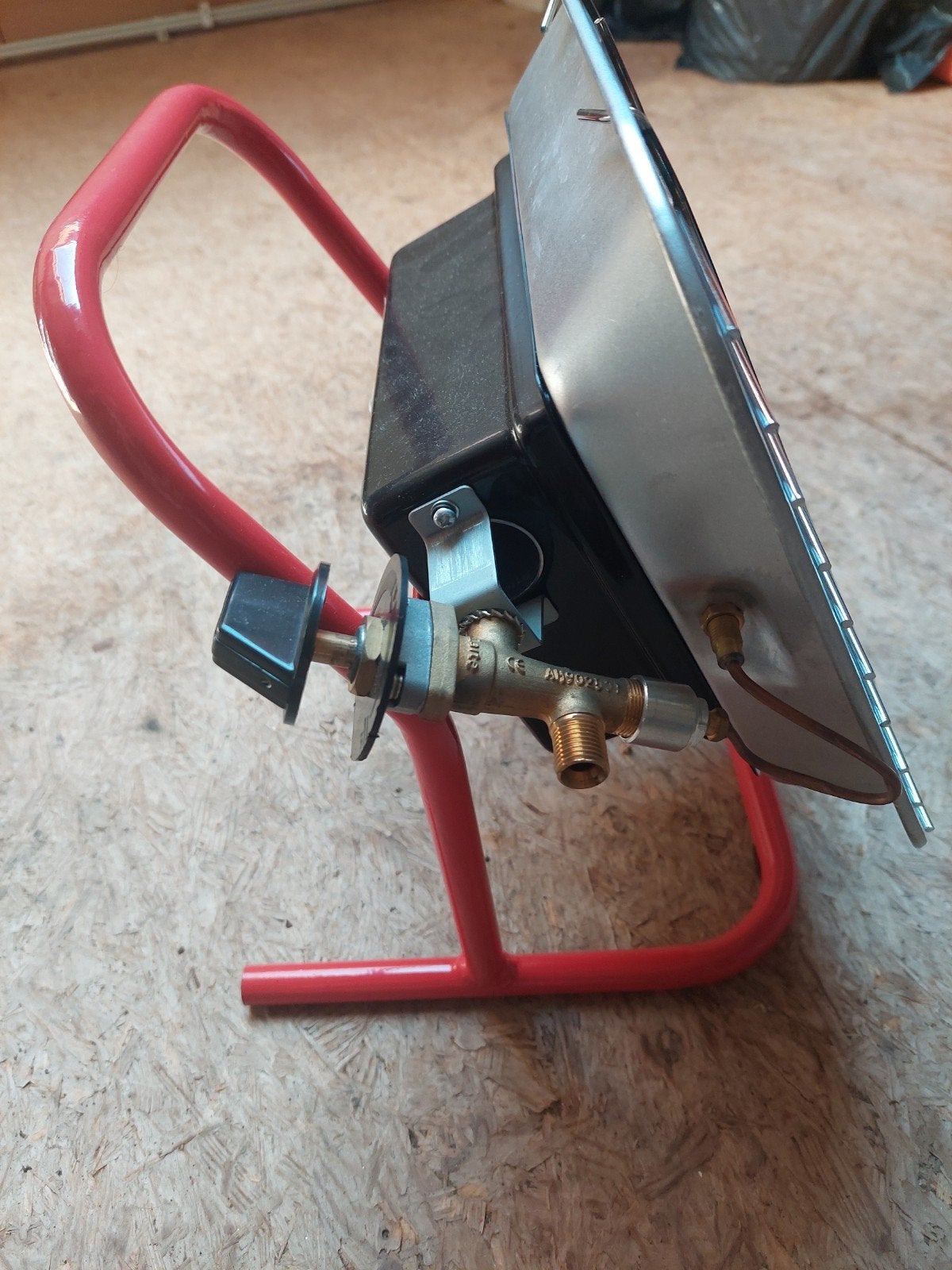 Compacte gaskachel met rood frame, Huis en Inrichting, Kachels, Ophalen, Gebruikt, Gas, Vrijstaand