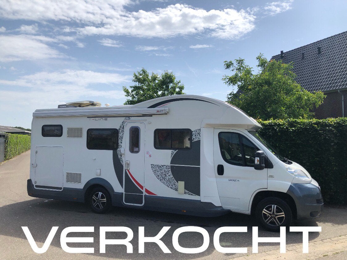Vastbed | Hefbed | XXL garage Rollerteam T-Line M 70.000km, Caravans en Kamperen, Campers, Particulier, Tot en met 4, Half-integraal
