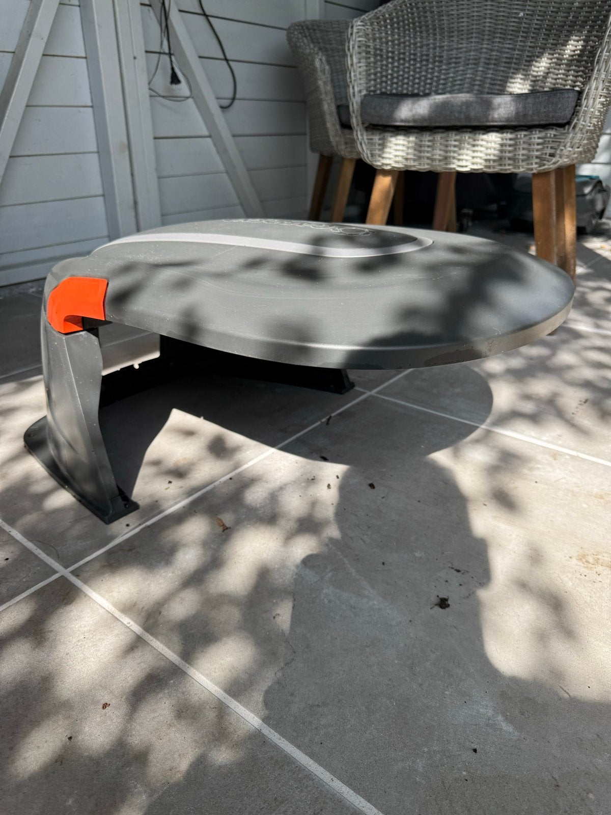 Garage voor Gardena robotmaaier, Ophalen, Zo goed als nieuw, Minder dan 30 cm