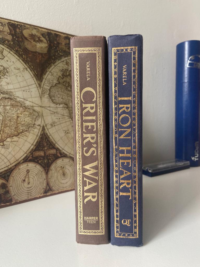 Crier’s war & iron heart (engels) set hardcover, Ophalen of Verzenden, Gelezen, Nina varela