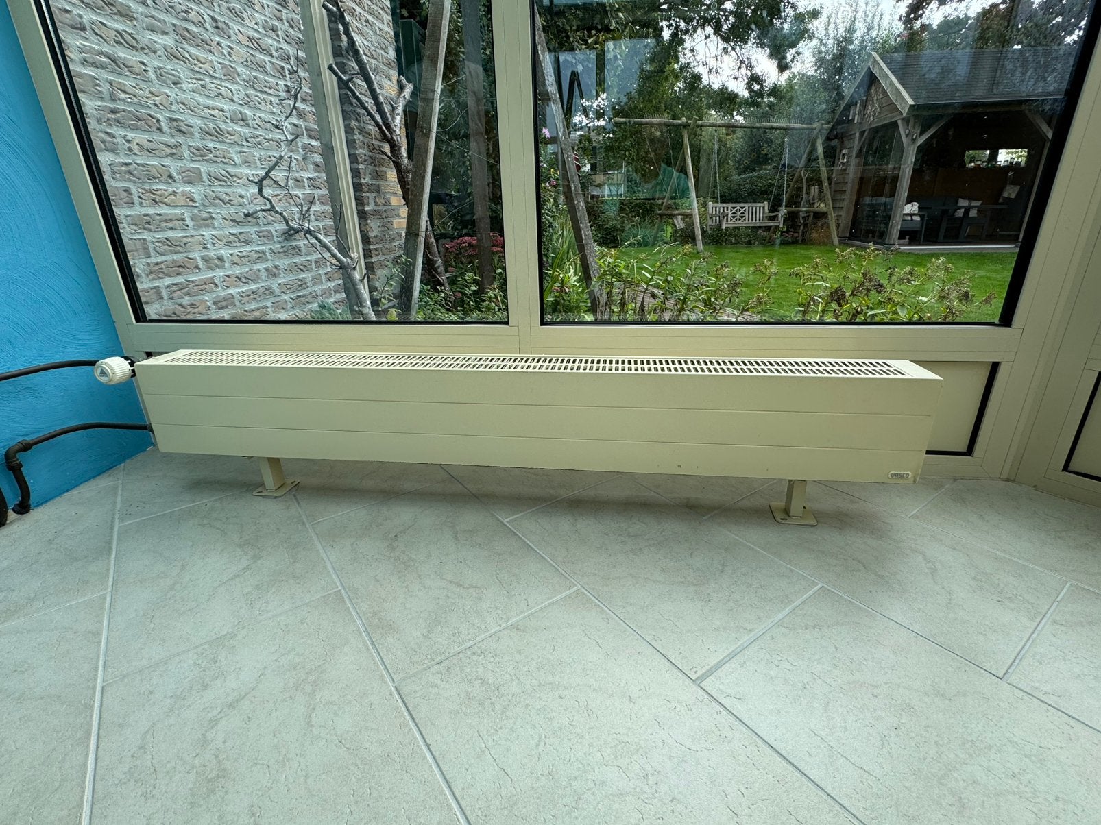 Vasco Primula Radiator + Danfos thermostaatkraan en pootjes, Doe-het-zelf en Verbouw, Ophalen, 30 tot 80 cm, Gebruikt, Hoog rendement (Hr)