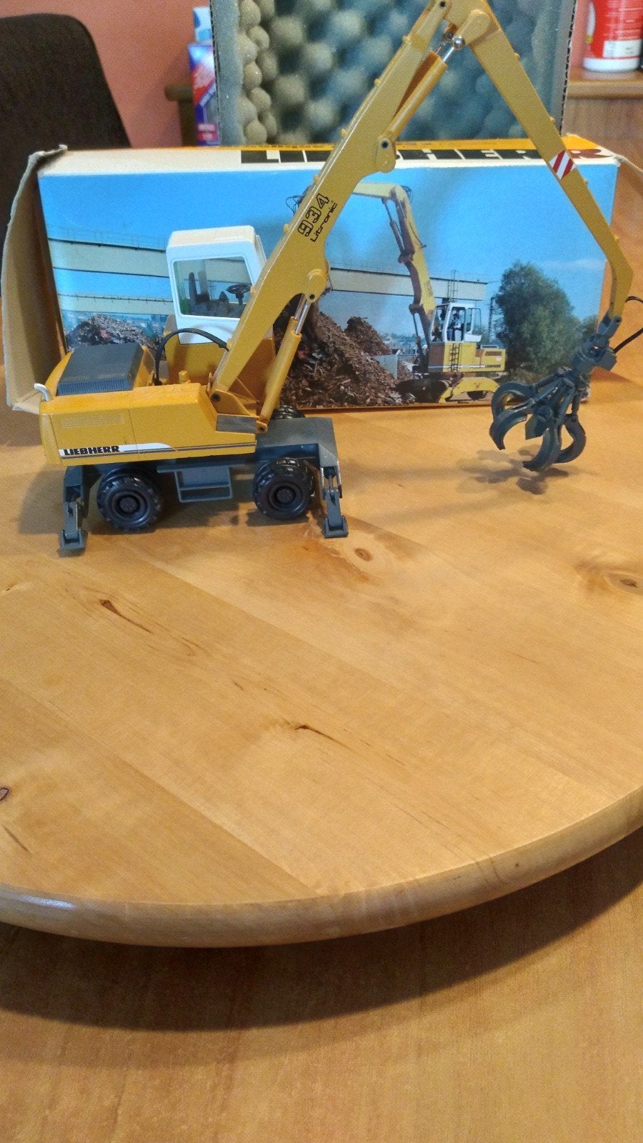Liebherr A 932 der mobilbagger., Ophalen of Verzenden, Zo goed als nieuw, Hijskraan, Tractor of Landbouw, NZG