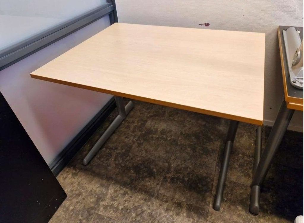 Ahrend 500 bureau compacte maten ( callcenter ) 25 stuks, In hoogte verstelbaar, Kofferen 60, 5492 BP Sint-Oedenrode, Ophalen of Verzenden
