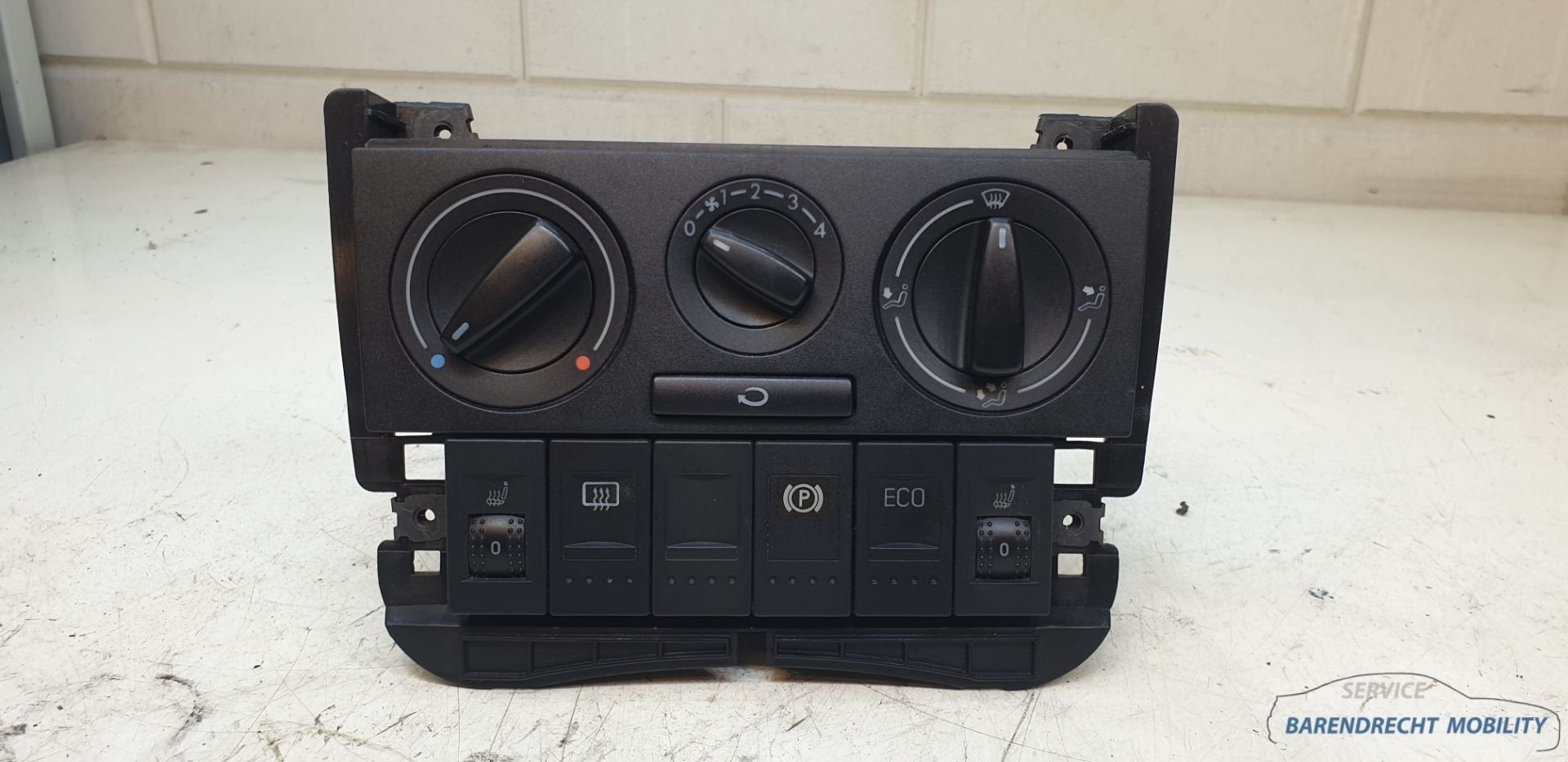 Kachelpaneel en knoppenbalk Lupo 3L stoelverwarming achterru, Auto-onderdelen, Gebruikt, Volkswagen, Volkswagen AG, Berliner Ring 2
38440  Wolfsburg, DE