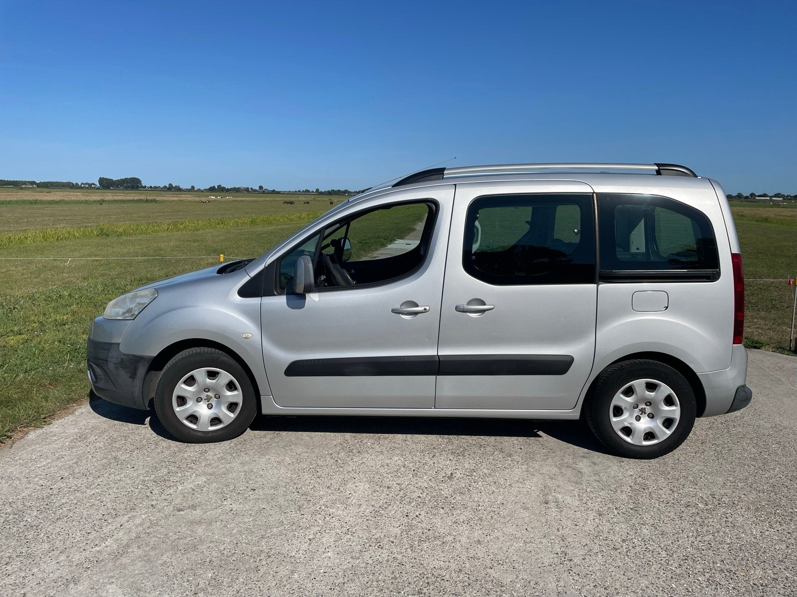 Peugeot Partner 1.6 16V 66KW Tepee 2009 Grijs, Auto's, Voorwielaandrijving, Stof, Zwart, Handgeschakeld