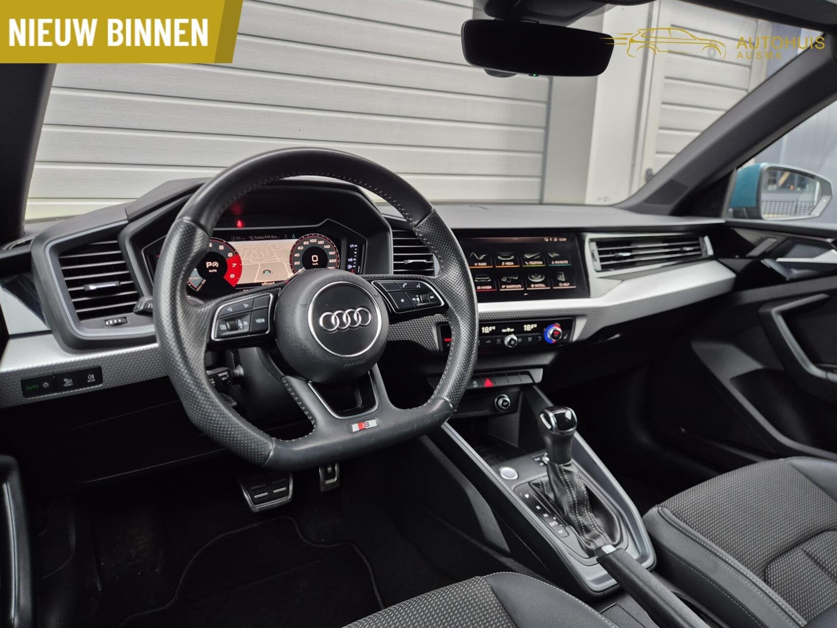 Audi A1 Sportback 40 TFSI 200PK S-Line/ACC/Lane/Matrix/Virtu, Auto's, Zwart, 4 cilinders, Leder, Bedrijf