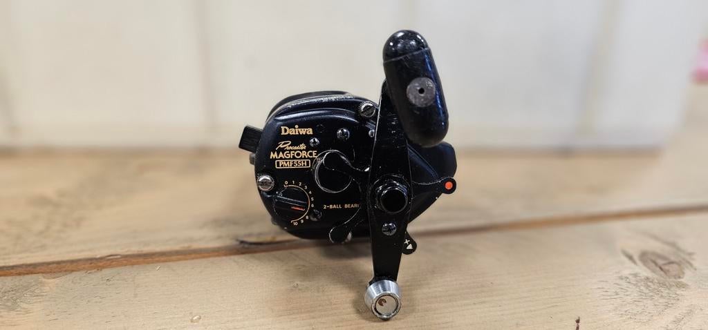 DAIWA LOW PROFILE PROCASTER PMF55H, Ophalen of Verzenden, Molen