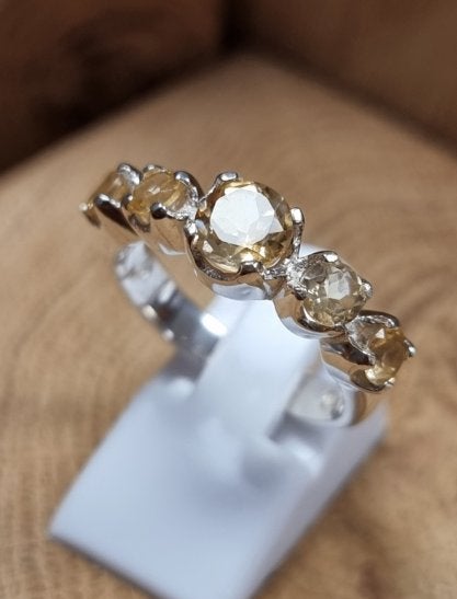 Prachtige echt zilveren ring, met Citrien. Maat 18, 18 tot 19, Nieuw, Ophalen of Verzenden, Dame