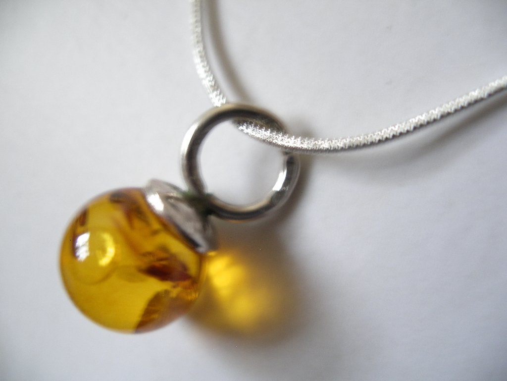 Een Zilveren ketting en Zilveren Hanger met Barnsteen, Verzenden, Zilver, Hanger, Met edelsteen