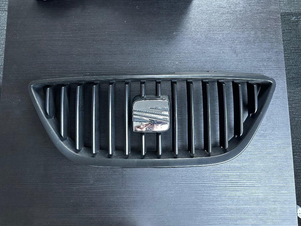 Front grill Seat Ibiza IV 6J, Auto-onderdelen, Ophalen of Verzenden, Gebruikt, Seat, Bumper