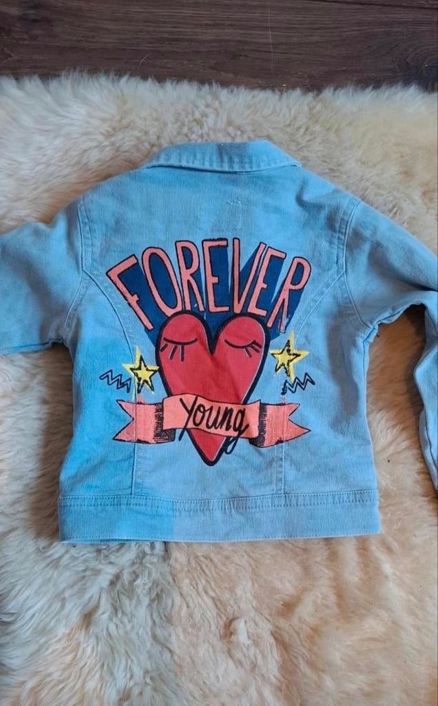 Beebielove - Een heel stoer spijkerjasje! - Maat 98, Kinderen en Baby's, Kinderkleding | Maat 98, Ophalen of Verzenden, Zo goed als nieuw