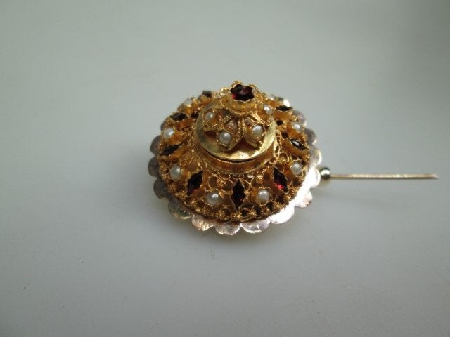 Antieke Mutsknop Broche Speld ca.1918, Sieraden, Tassen en Uiterlijk, Antieke sieraden, Verzenden, Goud, Broche, Met edelsteen