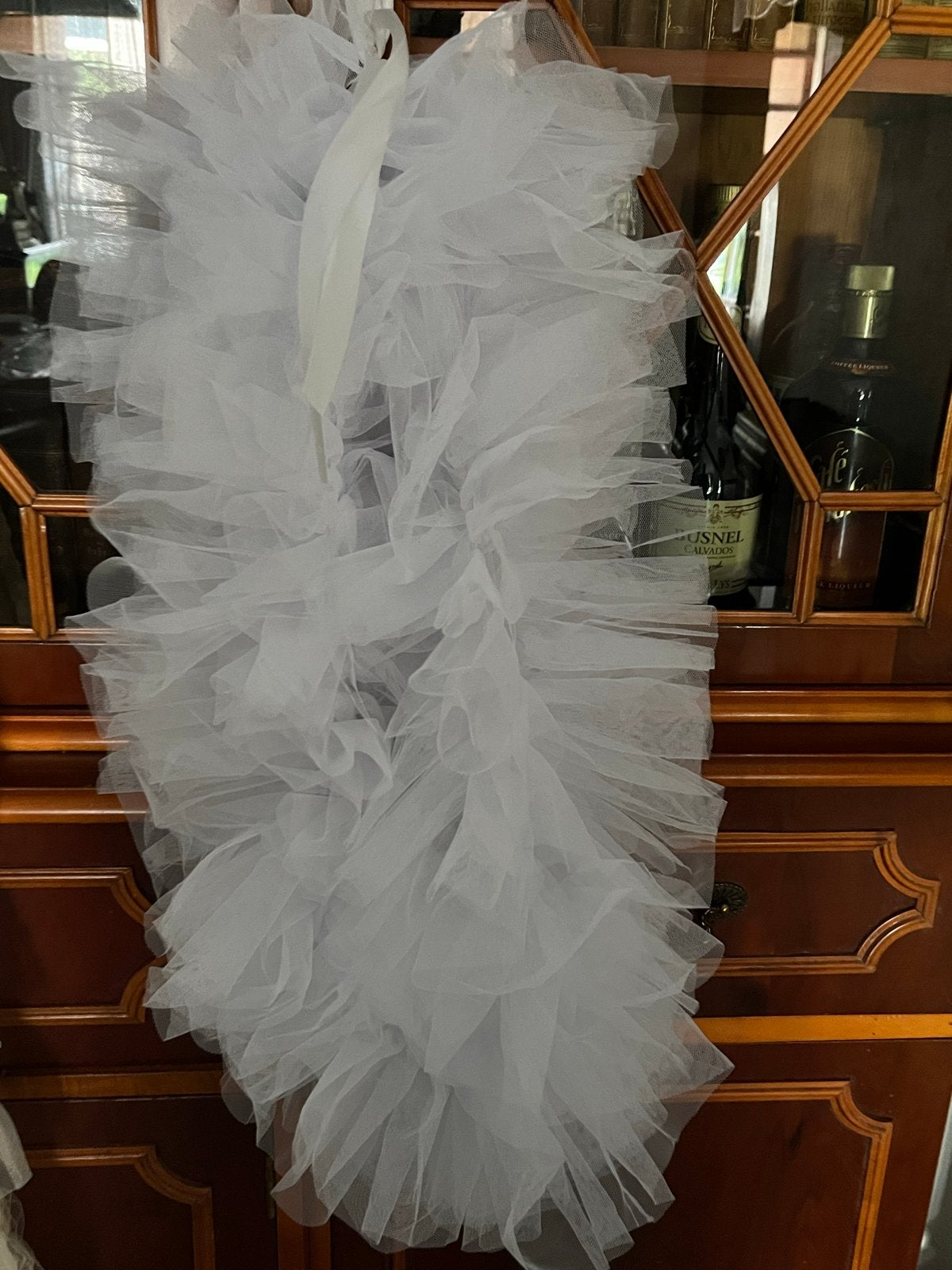 Foto 2 van Witte volle tule stola met schitterend kransje.
