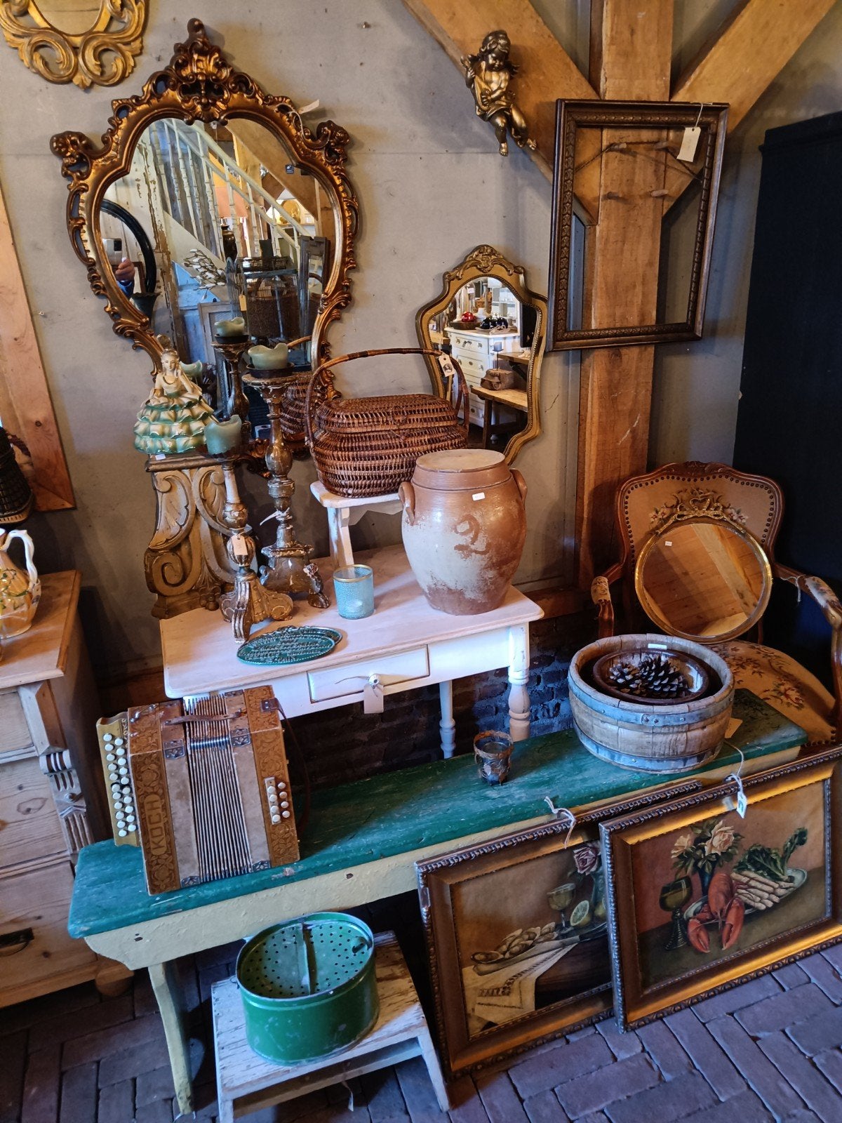 Antieke en Brocante Schatkamers bij Jeannette Brocante, Ophalen