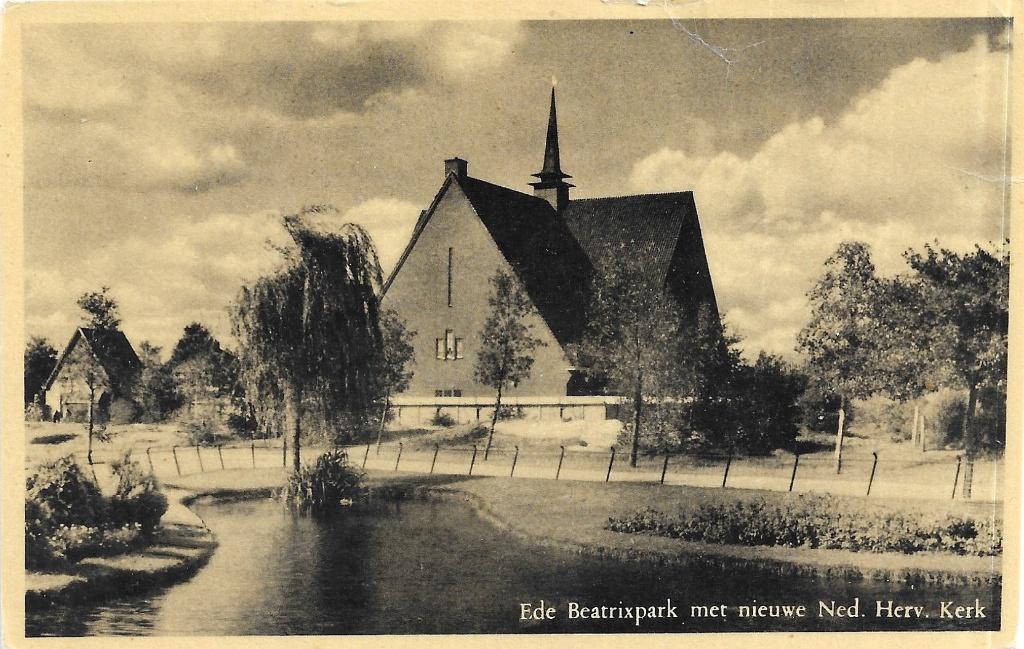 AK Ede - Beatrixpark met nieuwe Ned. Herv. Kerk, Verzenden, 1940 tot 1960, Ongelopen, Gelderland