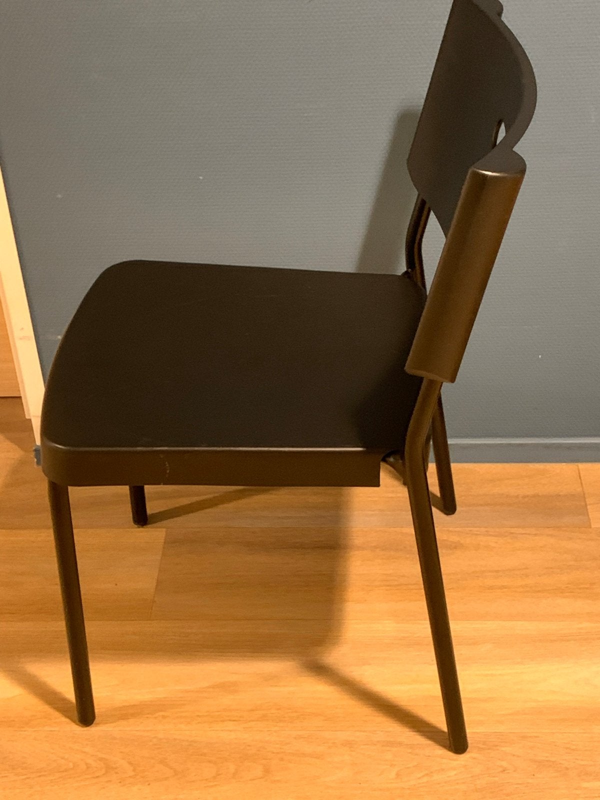 IKEA Herman stoel - Zwart, nette staat, Huis en Inrichting, Stoelen, Ophalen, Kunststof, Zwart, Zo goed als nieuw