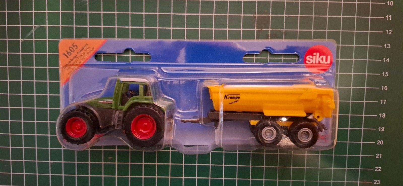 1605 Fendt Tractor met Zandkieper, Ophalen of Verzenden, Nieuw, Hijskraan, Tractor of Landbouw, SIKU