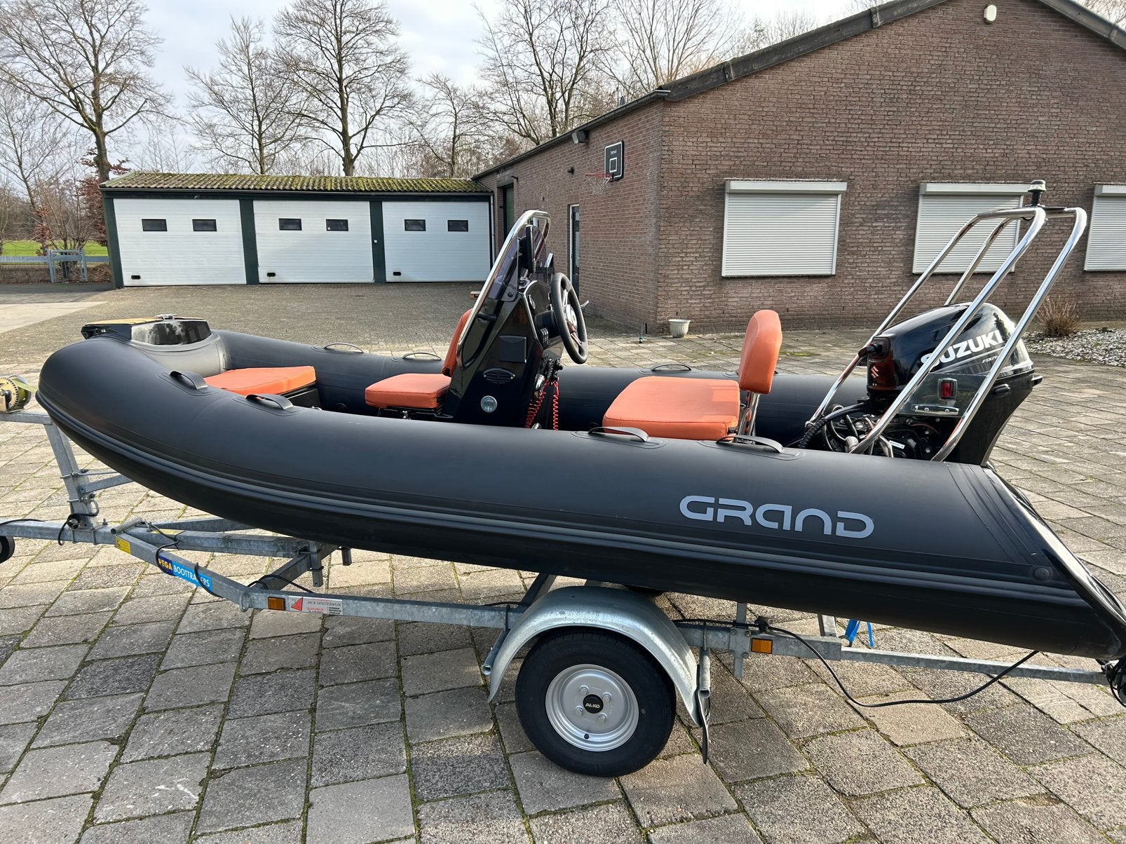 GRAND370  Bwj 2022 nieuwe motor 20 pk nieuwe trailer, Ophalen, Zo goed als nieuw, Grand