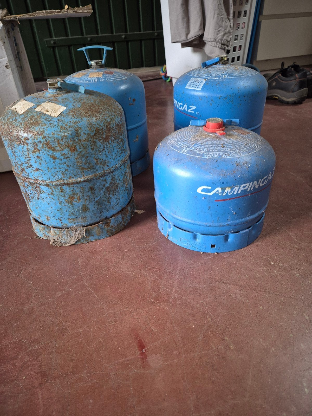 3 lege Campingaz 907 en 1 volle 904 gasfles, Ophalen, Gebruikt