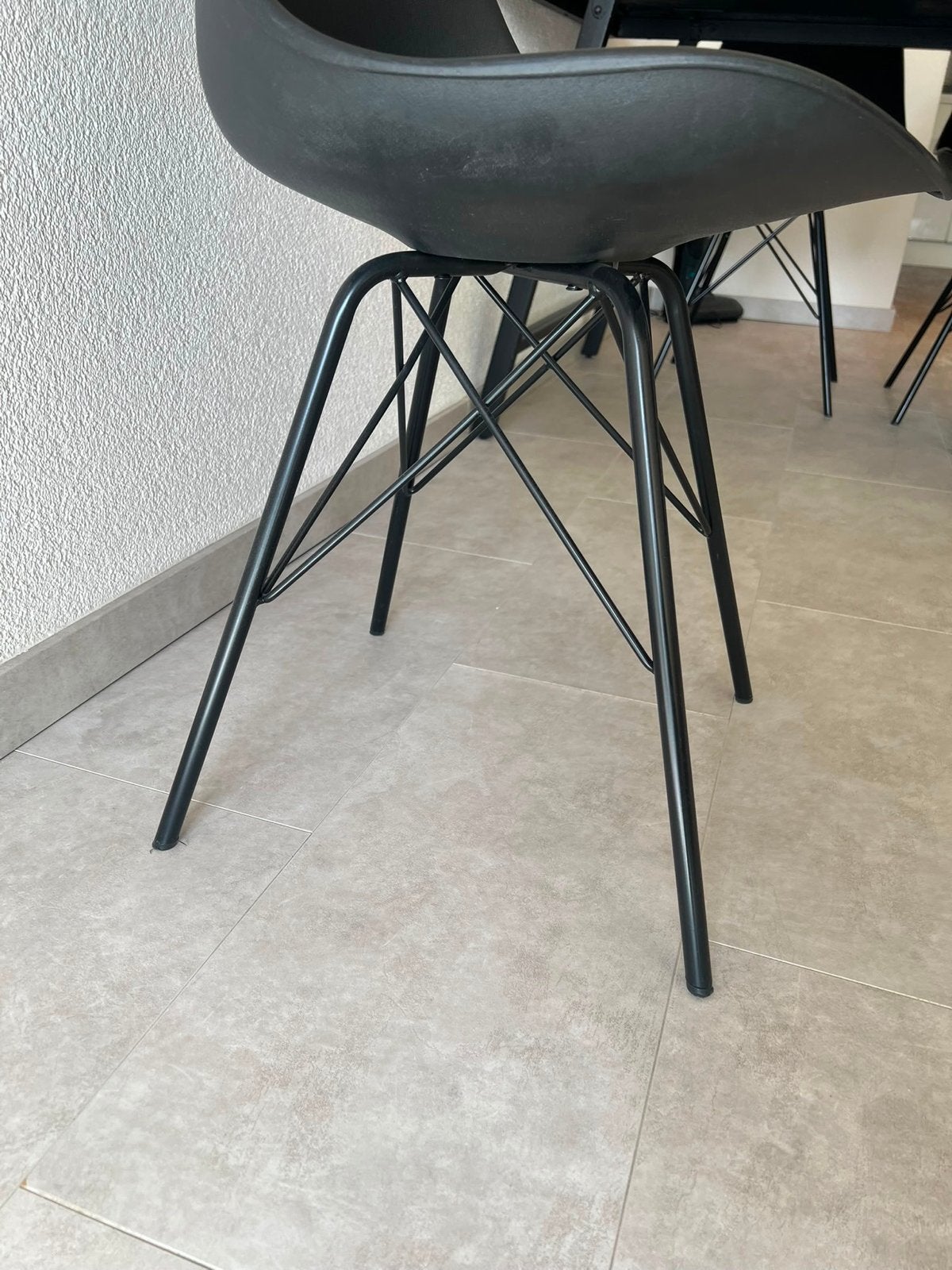 6 x Zwarte eetkamerstoelen met metalen onderstel, Huis en Inrichting, Stoelen, Ophalen, Kunststof, Gebruikt, Zwart