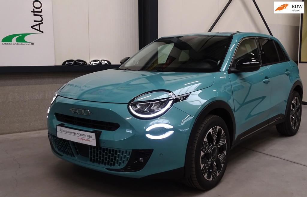 Fiat 600 1.2 Hybrid "LA PRIMA" - ALS NIEUW !/ADAPTIVE CRUISE, Gebruikt, 1199 cc, Blauw, Bedrijf