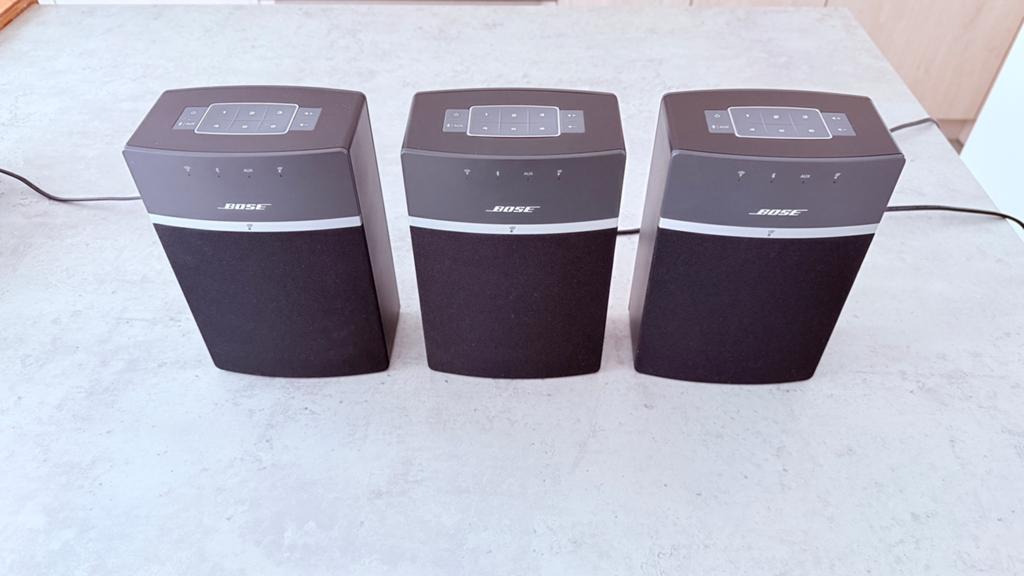 Drie Bose SoundTouch 10-Compacte Wi-Fi en Bluetooth Speaker