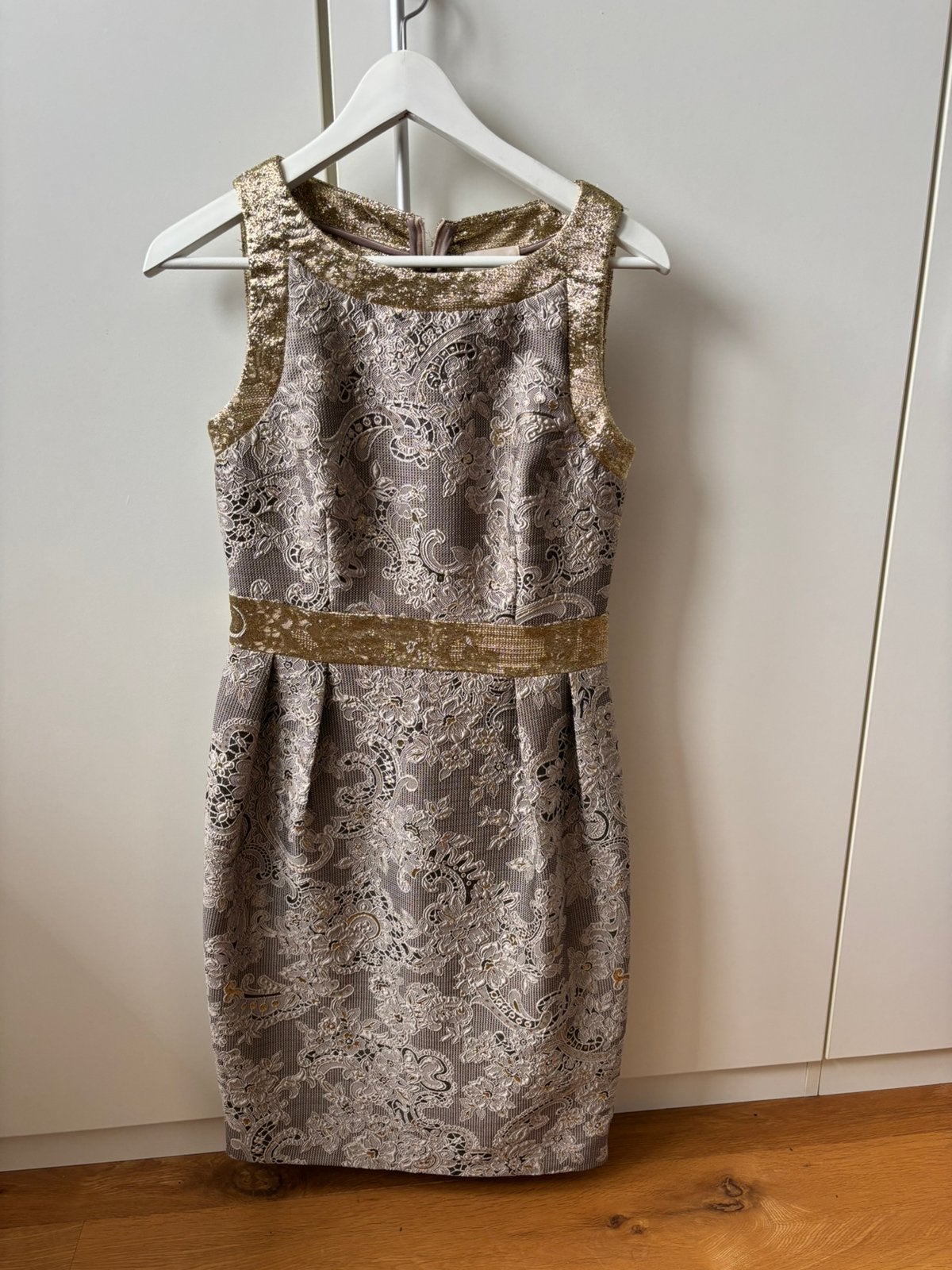 Jurk Addy van den Krommenacker maat 36, Beige, Ophalen of Verzenden, Zo goed als nieuw, Knielengte