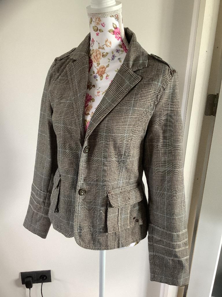Leuk sportief jasje met licht blauw streepje pescara maat 40, Kleding | Dames, Jasjes, Kostuums en Pakken, Maat 38/40 (M), Overige kleuren