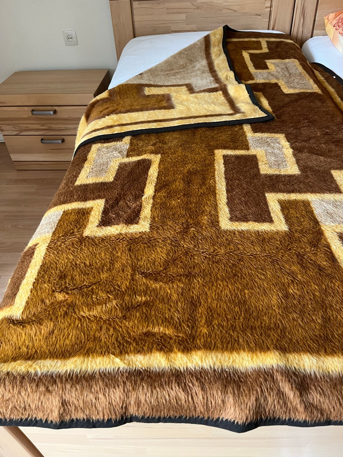 Vintage Bicolon Velours Deken - Made in West Germany, Huis en Inrichting, Ophalen, 100 tot 150 cm, Bruin, Zo goed als nieuw