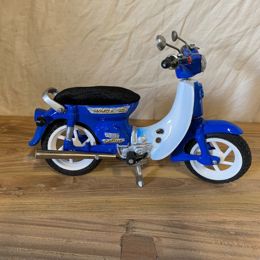 miniatuur honda scooter - handgemaakt – Bij TTM Wonen, TTM Wonen, Meubels – (Perzische) Tapijten en Woonaccessoires, Meerkleurig