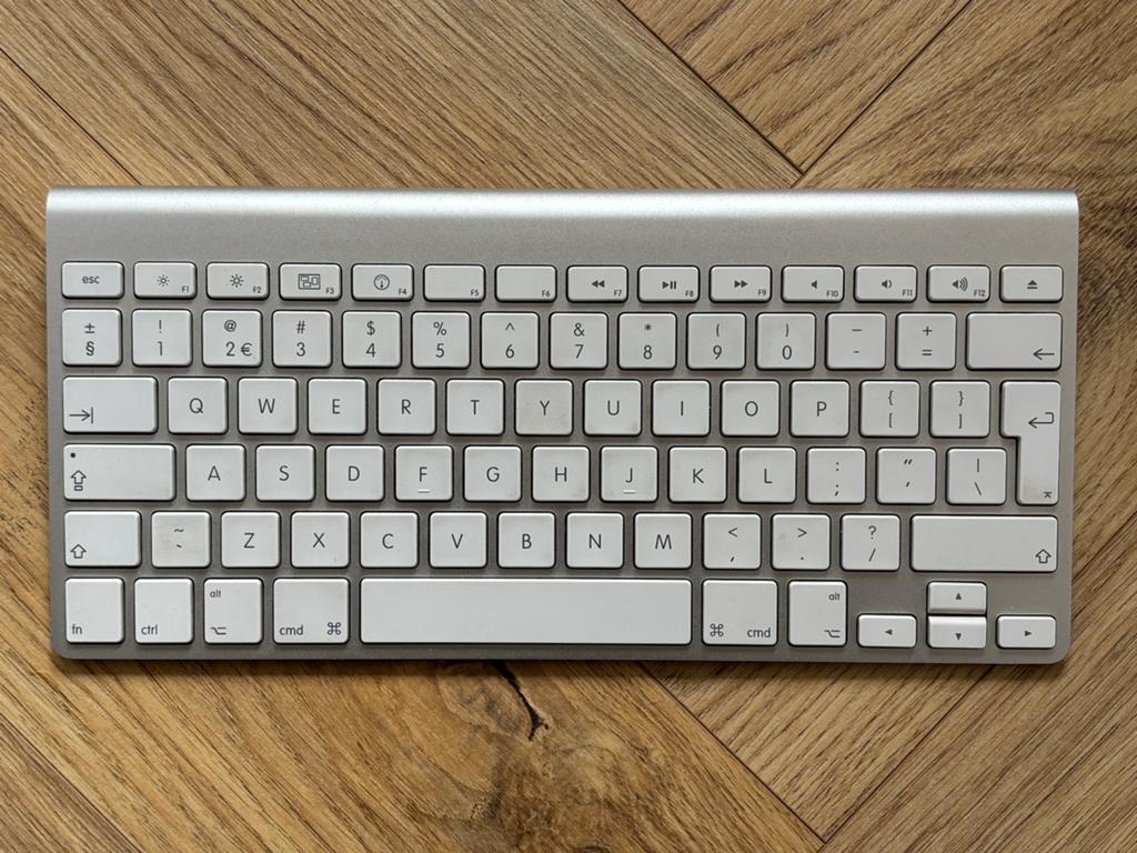 Apple keyboard model A1314, Gebruikt, Multimediatoetsen, Ophalen of Verzenden, Draadloos