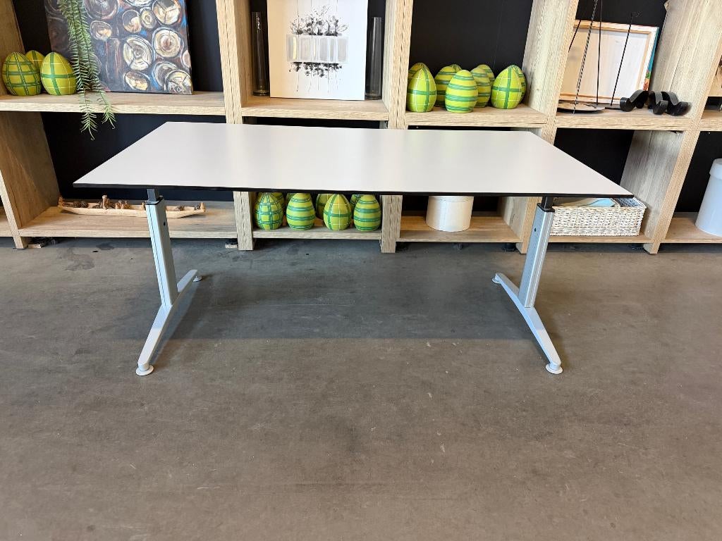 Lensvelt Verstelbaar bureau met slinger, kabelgoot, 24 st, Huis en Inrichting, Bureaus, 90 cm, 160 cm, Gebruikt, Ophalen of Verzenden