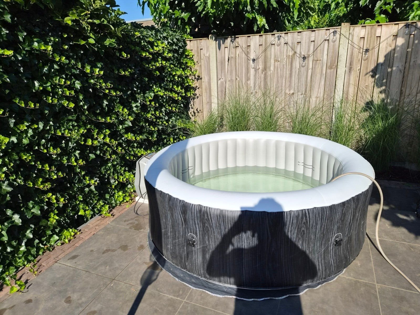 Avenli Jacuzzi met pomp, afdekzeil en accessoires, Ophalen, Afdekzeil