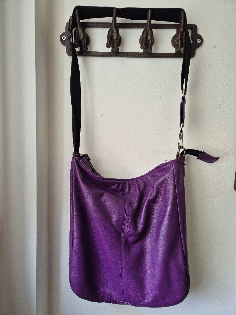 Tas51 - Grote paarse handgemaakte leren tas (1), Sieraden, Tassen en Uiterlijk, Tassen | Damestassen, Ophalen of Verzenden, Nieuw