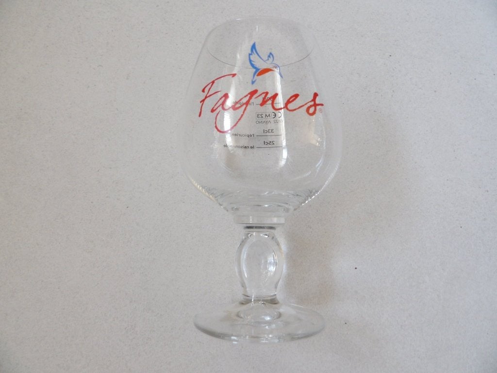 NIEUW 1super mooi FAGNES bierglas op voet 25 cl/33 cl /50 cl, Ophalen of Verzenden, Nieuw, Glas of Glazen, Overige merken