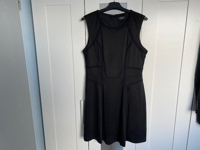 Zwarte Jurk en Jasje maat 44-- gratis op te halen, Kleding | Dames, Ophalen, Overige kleuren, Maat 42/44 (L), Zo goed als nieuw