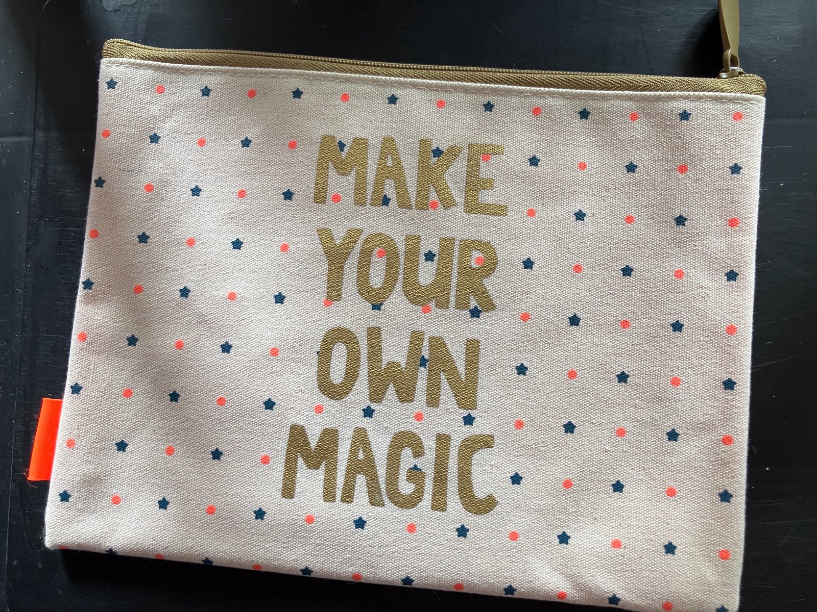 Nieuw=etui toilettasje crème gestippeld met tekst =Hema, Ophalen of Verzenden, Nieuw, Beige, Dame