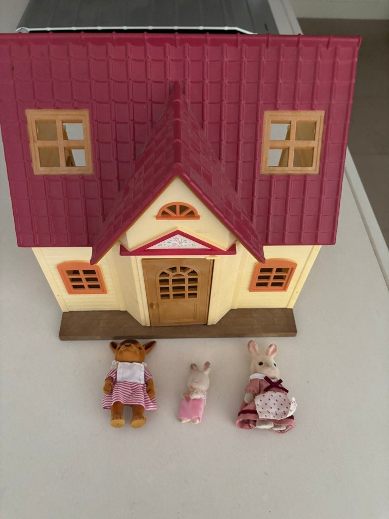 Sylvanian families poppenhuis starter set met 3 figuren!, Ophalen of Verzenden, Zo goed als nieuw, Poppenhuis