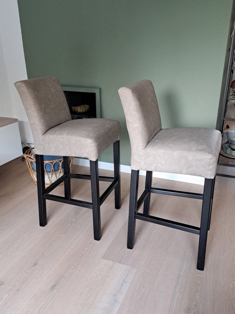 Set van 2 barkrukken - Beige met zwart onderstel, Zo goed als nieuw, 90 cm of meer, 2 krukken, Ophalen