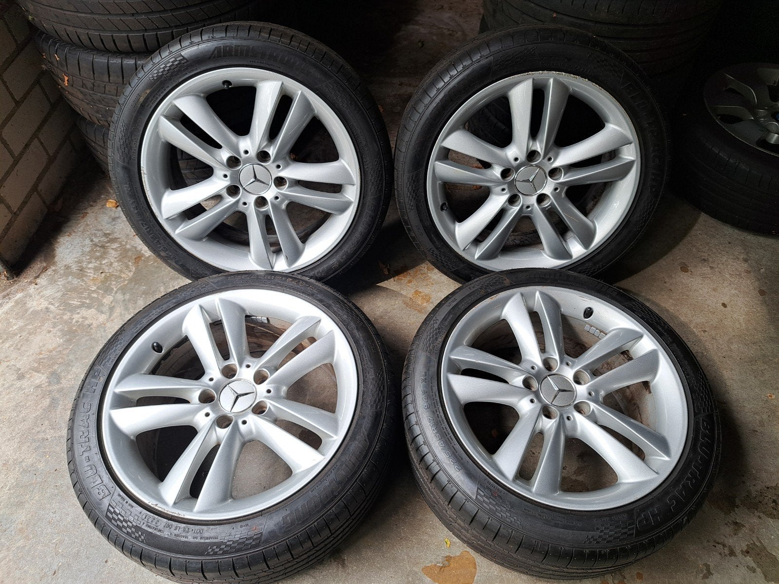 Mercedes Sportvelgen met banden 225 45 17 Inch, Auto-onderdelen, Ophalen, Gebruikt, Banden en Velgen, 17 inch
