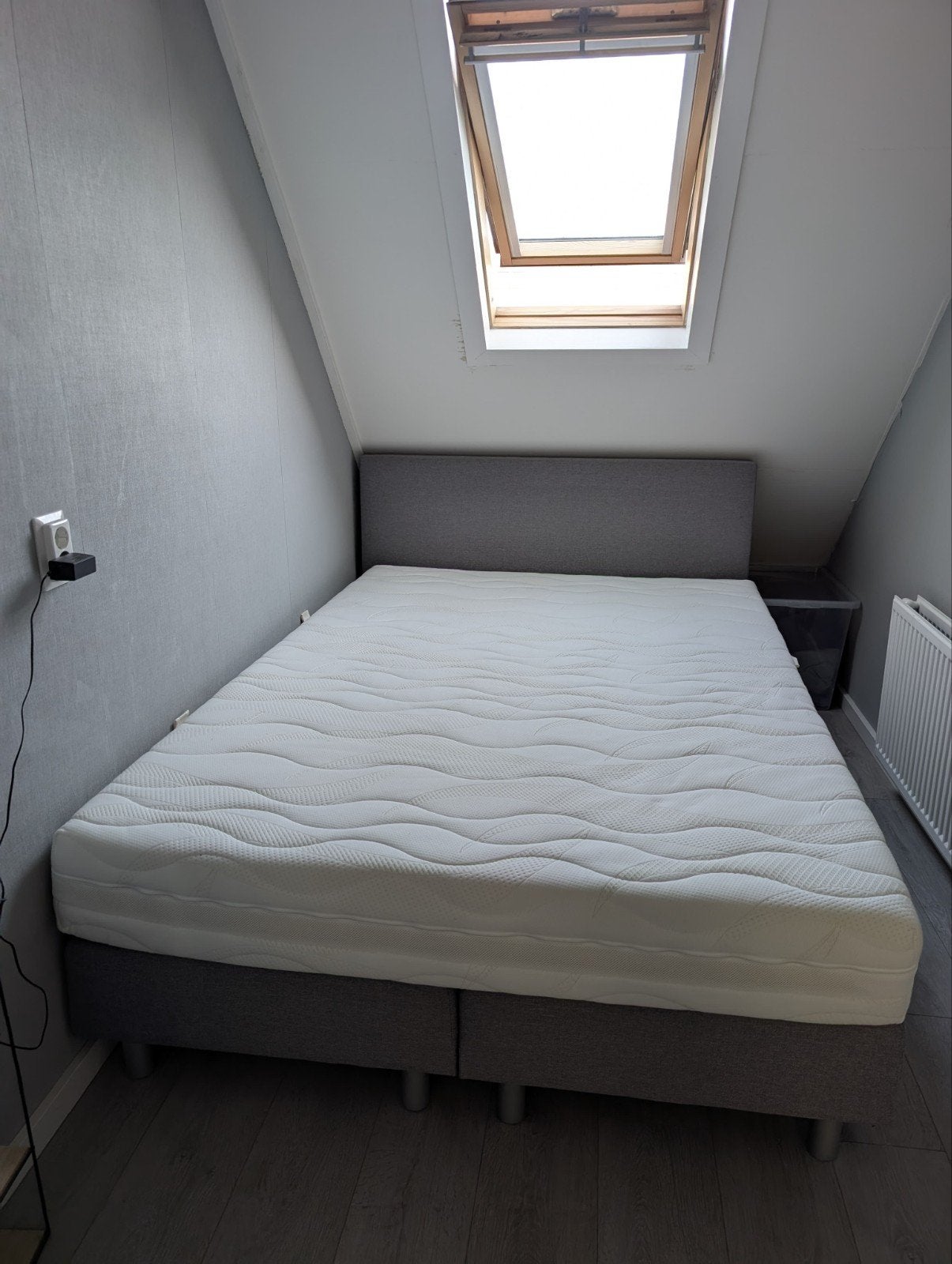 Bed 140x200 cm, zo goed als nieuw matras, Huis en Inrichting, Ophalen, Tweepersoons, 140 cm, Zo goed als nieuw