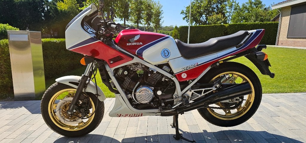 2 x Honda Vf 750 F, 750 cc, Occasion, 4 cilinders, Motorrijbewijs A