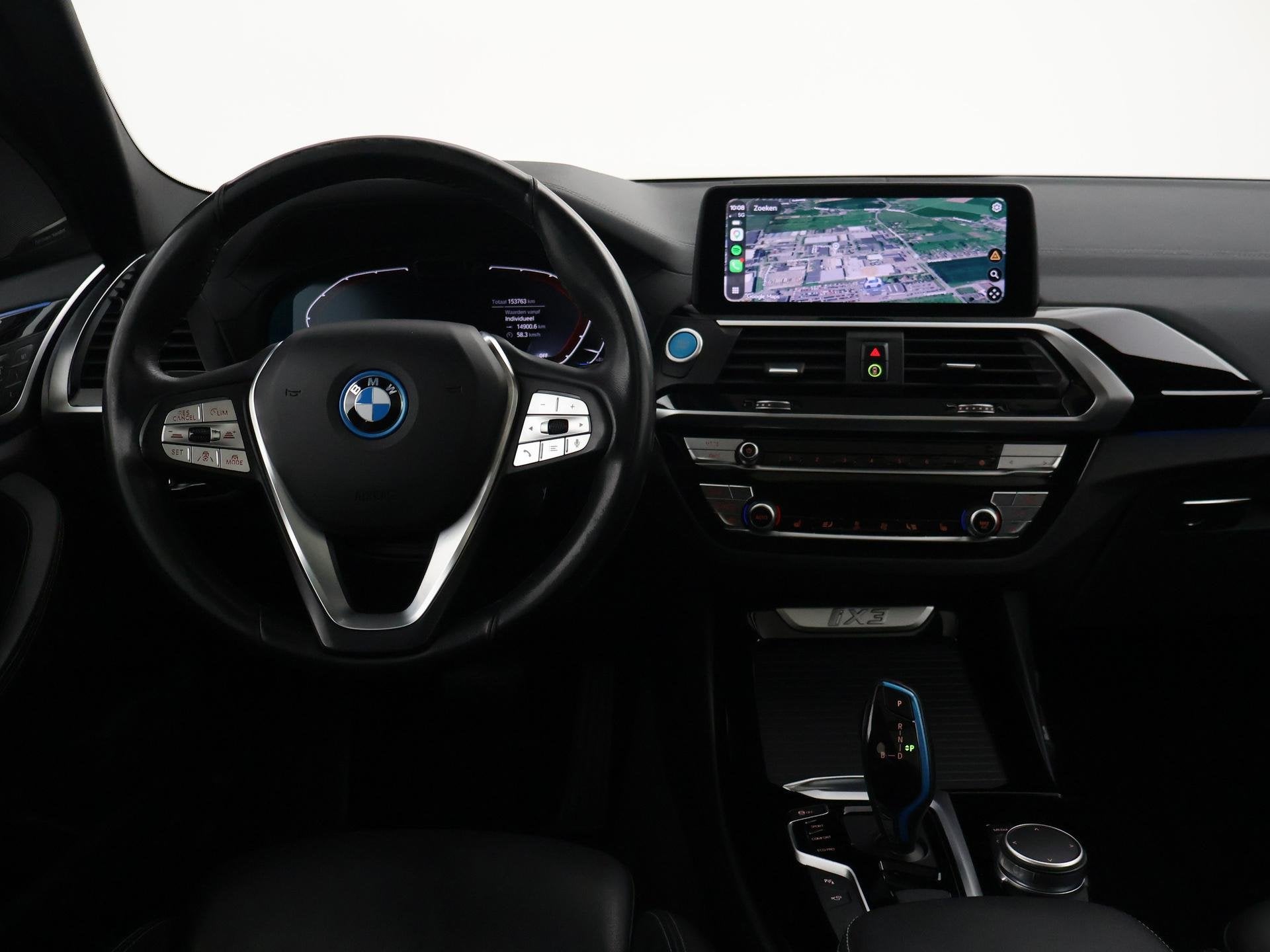 BMW iX3 HIGH EXECUTIVE 80 kWh + TREKHAAK | PANORAMA | 360 CA, Auto's, Automaat, Automatische klimaatregeling, Achterwielaandrijving