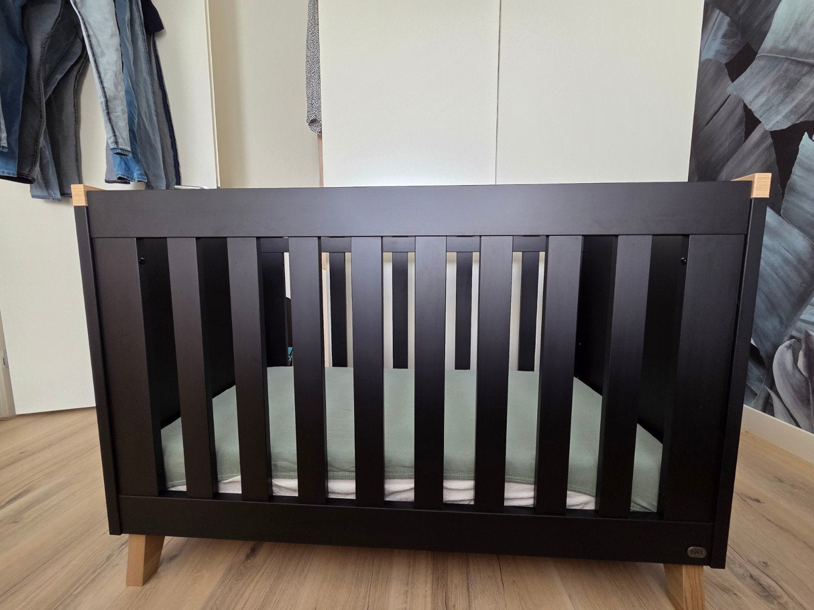 TWF Bradford complete babykamer - zwart met houtaccenten, Kinderen en Baby's, Kinderkamer | Complete kinderkamers, Ophalen, Zo goed als nieuw